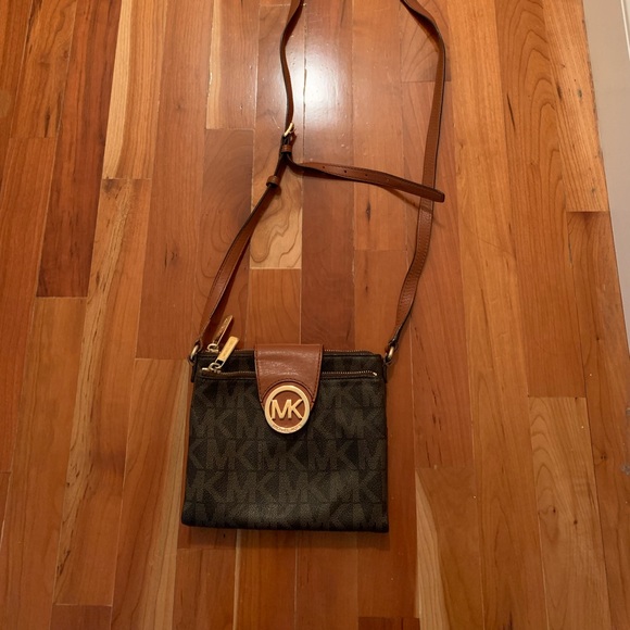 Michael Kors Handbags - Michael Kors Crossbody
